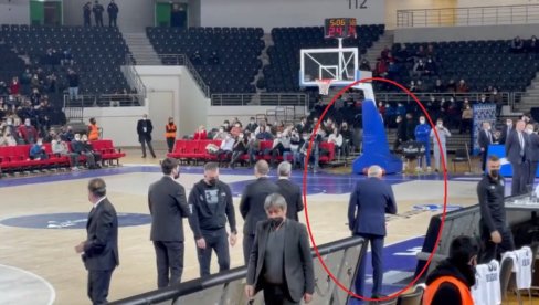 KAKVA SCENA: Hala puna Turaka se poklonila Željku Obradoviću (VIDEO) KAKVA SCENA: Hala puna Turaka se poklonila Željku Obradoviću (VIDEO)