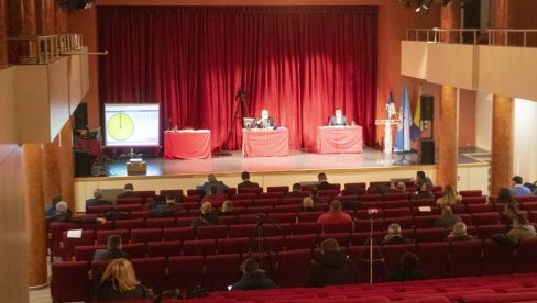 SVETOSAVSKE NAGRADE U SENCI UVREDA: Neočekivano burna sednica Skupštine grada Trebinja na kojoj na dnevnom redu nije bilo teških tema SVETOSAVSKE NAGRADE U SENCI UVREDA: Neočekivano burna sednica Skupštine grada Trebinja na kojoj na dnevnom redu nije bilo teških tema