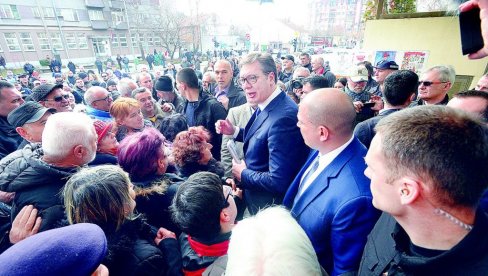VUČIĆA HTELI DA UBIJU NA POČETKU KAMPANJE: Zvicerovi mentori su u Podgorici, a podatke dobija i od pojedinaca iz ANB VUČIĆA HTELI DA UBIJU NA POČETKU KAMPANJE: Zvicerovi mentori su u Podgorici, a podatke dobija i od pojedinaca iz ANB