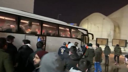 NESTVARNO: Turci masovno došli da isprate Željka Obradovića posle poraza Partizana (VIDEO) NESTVARNO: Turci masovno došli da isprate Željka Obradovića posle poraza Partizana (VIDEO)