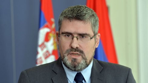NAROD SRBIJE ŽELI RED, STABILNOST I NAPREDAK, A NE ANARHIJU Starović osudio maltretiranje građana od strane blokadera foteljaša (FOTO)
