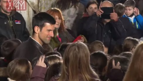 PRELEP DAR NOVAKU ĐOKOVIĆU: Vitez sporta dobio poklon od Opštine Budva (FOTO) PRELEP DAR NOVAKU ĐOKOVIĆU: Vitez sporta dobio poklon od Opštine Budva (FOTO)