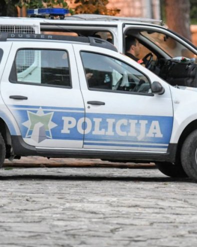 ДЕВОЈКА ПОКУШАЛА ДА УБИЈЕ ДЕЧКА: У току свађе потегла нож и избола га