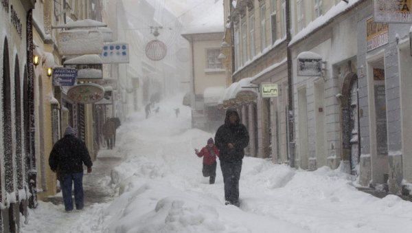 СА АРКТИКА КА БАЛКАНУ ИДЕ ЛЕДЕНА ОЛУЈА У Грчкој хитно упозорење због Оливера: Доноси хладно време, невреме и снег (ФОТО)