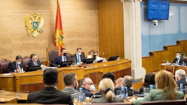 ПОНОВО СЕ НА УЛИЦИ БРАНИ ИЗБОРНА ВОЉА: Пред Црногорцима врућа седмица у којој ће се на државном нивоу доносити значајне одлуке