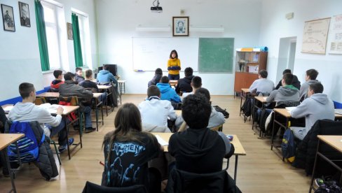 SVE ŠKOLE U SRBIJI ZAPOČELE ŠKOLSKU GODINU: Nesmetano rade!