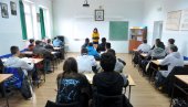 СВЕ ШКОЛЕ У СРБИЈИ ЗАПОЧЕЛЕ ШКОЛСКУ ГОДИНУ: Несметано раде!