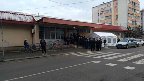 ПРЕМИНУЛЕ ТРИ ОСОБЕ: Корона пресек за Пиротски округ - и даље расте број заражених
