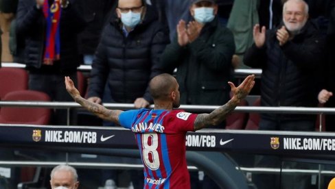 DANI ALVES VIŠE NE POSTOJI! Barselona žestoko ponizila nekada slavnog fudbalera, a sada silovatelja