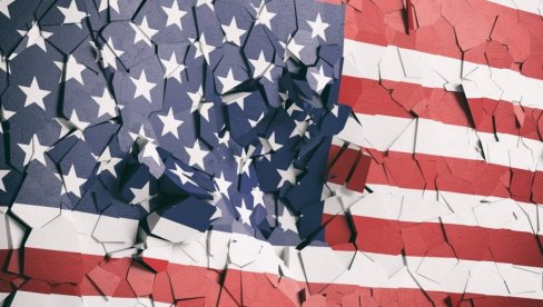 ДОНАЛД ТРАМП ГА НАГРАДИО, А ОН... Трофејни амерички спортиста и Олимпијски шампион ухапшен због проституције