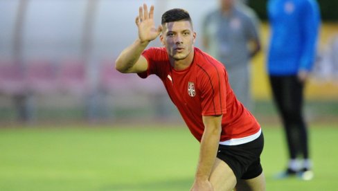 LUKA JOVIĆ PONOVO U NEMAČKOJ: Nemački velikan zagrizao za Srbina! LUKA JOVIĆ PONOVO U NEMAČKOJ: Nemački velikan zagrizao za Srbina!