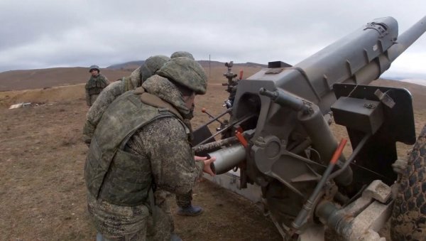 ОБОРЕНА ДВА УКРАЈИНСКА АВИОНА СУ-24: Украјинске снаге напуштају положаје у Донбасу