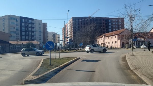 НОВИ НАПАД НА СРБЕ НА КОСОВУ: У Липљану каменована кућа породице Ђорић