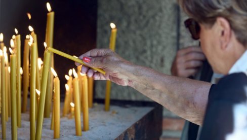 SUTRA SU ZADUŠNICE: Ovo su običaji i verovanja