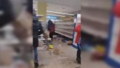 SCENE HAOSA U UKRAJINI: Narod grabi robu iz supermarketa u Melitopolju (VIDEO) SCENE HAOSA U UKRAJINI: Narod grabi robu iz supermarketa u Melitopolju (VIDEO)