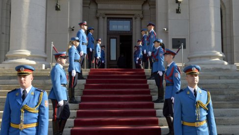 NOVE POSLANIKE KOČI REPRIZA: Od odluke Upravnog suda zavisi da li će biti ponavljanja izbora u Velikom Trnovcu NOVE POSLANIKE KOČI REPRIZA: Od odluke Upravnog suda zavisi da li će biti ponavljanja izbora u Velikom Trnovcu