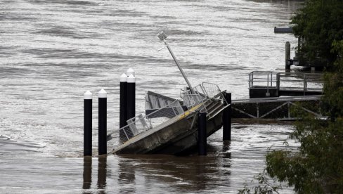VELIKA OLUJA BLIŽI SE SIDNEJU: Desetine hiljada ljudi evakuisano zbog nevremena u Australiji (FOTO) VELIKA OLUJA BLIŽI SE SIDNEJU: Desetine hiljada ljudi evakuisano zbog nevremena u Australiji (FOTO)