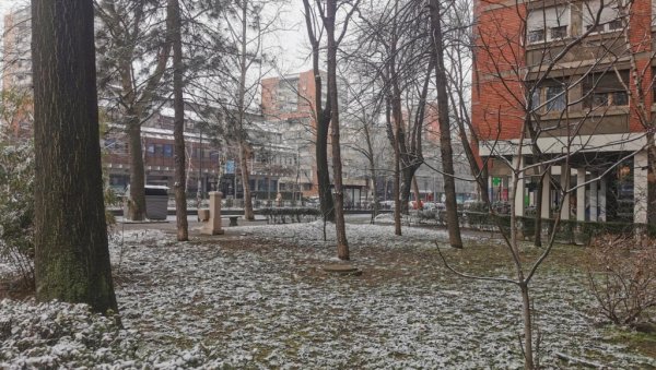 СНЕГ СТИЖЕ И У БЕОГРАД: Данас нас очекује право зимско време у Србији