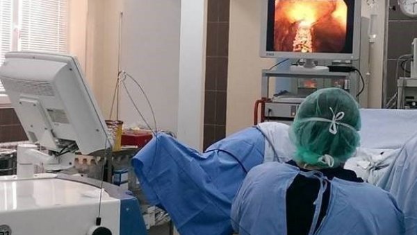 АКО ВИДИТЕ КРВ У УРИНУ, ОДМАХ НА ПРЕГЛЕД: Можда је рак бешике - од ове врсте карцинома годишње оболи 2.500, а премине 1.000 људи АКО ВИДИТЕ КРВ У УРИНУ, ОДМАХ НА ПРЕГЛЕД: Можда је рак бешике - од ове врсте карцинома годишње оболи 2.500, а премине 1.000 људи