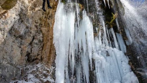 HRABRI PRIBOJSKI RAFTERI: Kondiciju u zimskim danima održavaju spustajući se niz zalećene slapove Sopotnice
