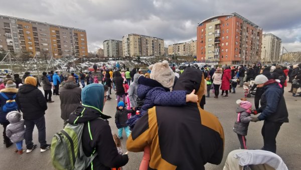 УПОРНО ТРАЖЕ ШКОЛУ И ВРТИЋ: Становници вождовачког насеља Степа Степановић поново организују протест за викенд