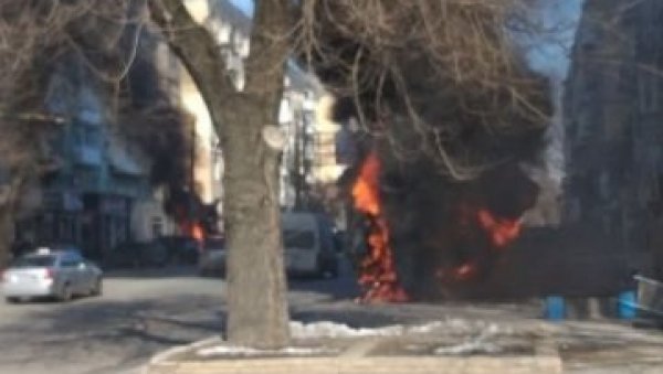 ПРВИ СНИМЦИ ЕКСПЛОЗИЈЕ У ДОЊЕЦКУ: Људи су чули звук пројектила, али нису имали где да побегну (УЗНЕМИРУЈУЋИ ВИДЕО)