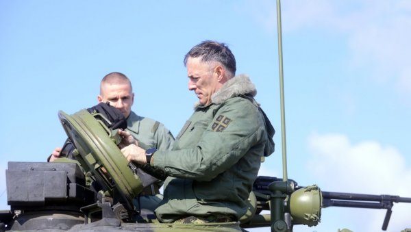 ОШТАР ПРОТЕСТ ВОЈСКЕ СРБИЈЕ: Хитан разговор генерала Мојсиловића са командантом Кфора због наоружавања тзв. КБС