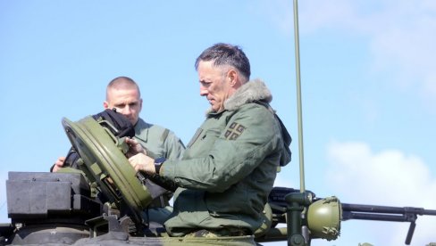 OŠTAR PROTEST VOJSKE SRBIJE: Hitan razgovor generala Mojsilovića sa komandantom Kfora zbog naoružavanja tzv. KBS OŠTAR PROTEST VOJSKE SRBIJE: Hitan razgovor generala Mojsilovića sa komandantom Kfora zbog naoružavanja tzv. KBS