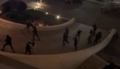 POMOZITE MU, POMOZITE! Novi, strašan snimak napada navijača Zvezde na pristalice Rendžersa u Beogradu (VIDEO)