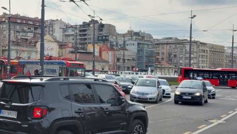 VIKEND GUŽVE POČINJU: U ovim delovima Beograda je došlo do potpunog saobraćajnog kolapsa