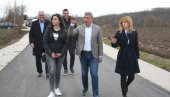 NOV ASFALT DO KUĆA: Žitelje sela od Preljine do Pakovraća obradovale građevinske mašine NOV ASFALT DO KUĆA: Žitelje sela od Preljine do Pakovraća obradovale građevinske mašine