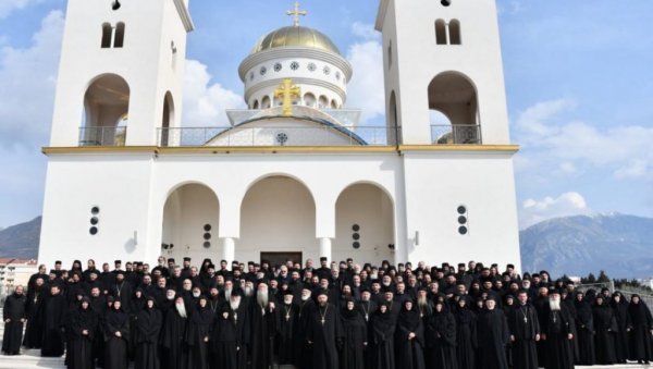 МОЛИТВЕ ЗА МИР И ПОМОЋ УГРОЖЕНИМА: Редовно годишње сабрање свештенства и свештеномонаштва Митрополије црногорско-приморске