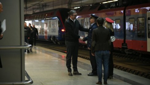 PREDSEDNIK STIGAO NA STANICU: Vučić i Orban prisustvuju puštanju u saobraćaj deonice pruge Beograd – Novi Sad (FOTO)