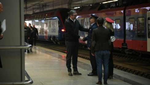 PREDSEDNIK STIGAO NA STANICU: Vučić i Orban prisustvuju puštanju u saobraćaj deonice pruge Beograd – Novi Sad (FOTO) PREDSEDNIK STIGAO NA STANICU: Vučić i Orban prisustvuju puštanju u saobraćaj deonice pruge Beograd – Novi Sad (FOTO)