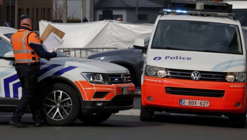 NAJMANJE SEDAM MRTVIH NA MANIFESTACIJI SUNCA: U Belgiji putnički automobil uleteo u karnevalsku povorku NAJMANJE SEDAM MRTVIH NA MANIFESTACIJI SUNCA: U Belgiji putnički automobil uleteo u karnevalsku povorku