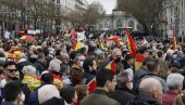 КРИВЕ ПУТИНА, А НАС ТРЕТИРАЈУ КАО ИДИОТЕ: Масовни протести у Мадриду због скока цена у Шпанији