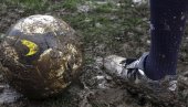 HAOS U HRVATSKOJ! Navijači Rijeke demolirali autobus rivala, zasuli igrače pirotehnikom (FOTO/VIDEO)