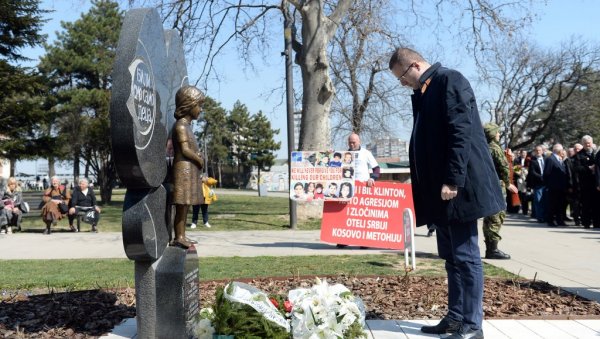 СЕЋАЊЕ НА СТРАДАЛЕ МАЛИШАНЕ: На Ташмајдану положени венци на споменик Били смо само деца (ФОТО)