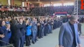 PREDSEDNIK DOČEKAN OVACIJAMA: Pogledajte snimak aplauza za Aleksandra Vučića