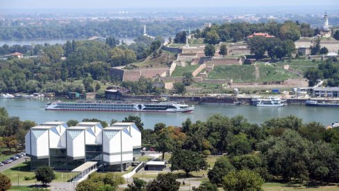 СУНЧАНО, УЗ ПОВРЕМЕНО ЈАК ВЕТАР: Временска прогноза за четвртак 12. јун, лето нам је дефинитивно стигло