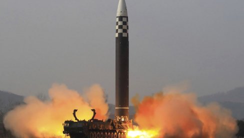 АМЕРИКАНЦИМА НЕМАЈУ ДОВОЉНО БОЈЕВИХ ГЛАВА: Пентагон тестирао интерконтиненталну балистичку ракету „Минитмен 3“ (ФОТО)
