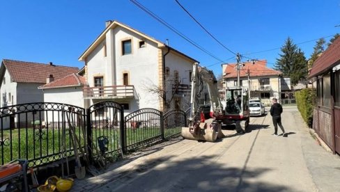 RVALI SE OKO PIŠTOLJA DVA PUTA OPALIO: Optužen Slavoljub Trajković za pokušaj ubistva u Resniku RVALI SE OKO PIŠTOLJA DVA PUTA OPALIO: Optužen Slavoljub Trajković za pokušaj ubistva u Resniku