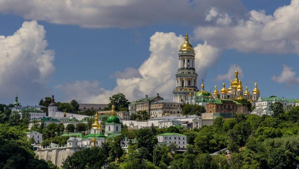 ПОЗВАЛИ МОНАШТВО ДА СЕ УЈЕДИНЕ У НЕДРИМА: Неканонска црква Украјине затражила да јој се преда највећа хришћанска светиња на истоку