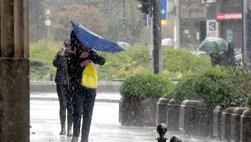 SRBIJA NA UDARU JAKOG VETRA: Stižu nam oluje sa kišom i pljuskovima