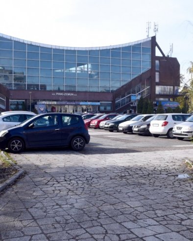 ПАО ДЕО ПЛАФОНА У СПОРТСКОМ ЦЕНТРУ ПИНКИ