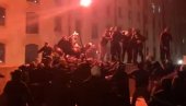 RATNO STANJE U FRANCUSKOJ: Navijači Partizana se tukli u Marselju (VIDEO)