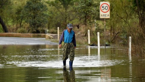 POGINUO MUŠKARAC: Zbog poplave evakuisane stotine ljudi u Sidneju POGINUO MUŠKARAC: Zbog poplave evakuisane stotine ljudi u Sidneju