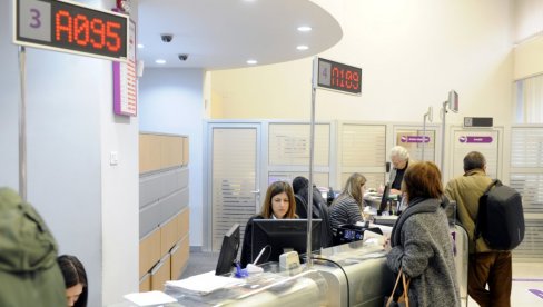 KEŠ KREDITI POLOVINA BANKARSKOG KOLAČA: Stanovništvo i privreda trenutno duguju rekordnih 27 milijardi evra KEŠ KREDITI POLOVINA BANKARSKOG KOLAČA: Stanovništvo i privreda trenutno duguju rekordnih 27 milijardi evra