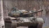 ПОГЛЕДАЈТЕ - РУСКИ ТЕНКОВИ НА ПРВОЈ ЛИНИЈИ ФРОНТА: Уништавају ватрене тачке украјинских јединица (ВИДЕО)