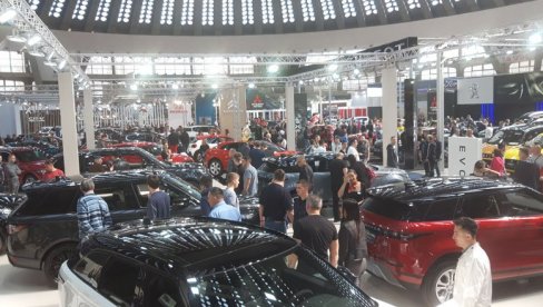 VOZILA SVE SKUPLJA, NOVA SE ČEKAJU 8 MESECI: Novi udar na auto-industriju zbog sukoba na istoku Evrope VOZILA SVE SKUPLJA, NOVA SE ČEKAJU 8 MESECI: Novi udar na auto-industriju zbog sukoba na istoku Evrope